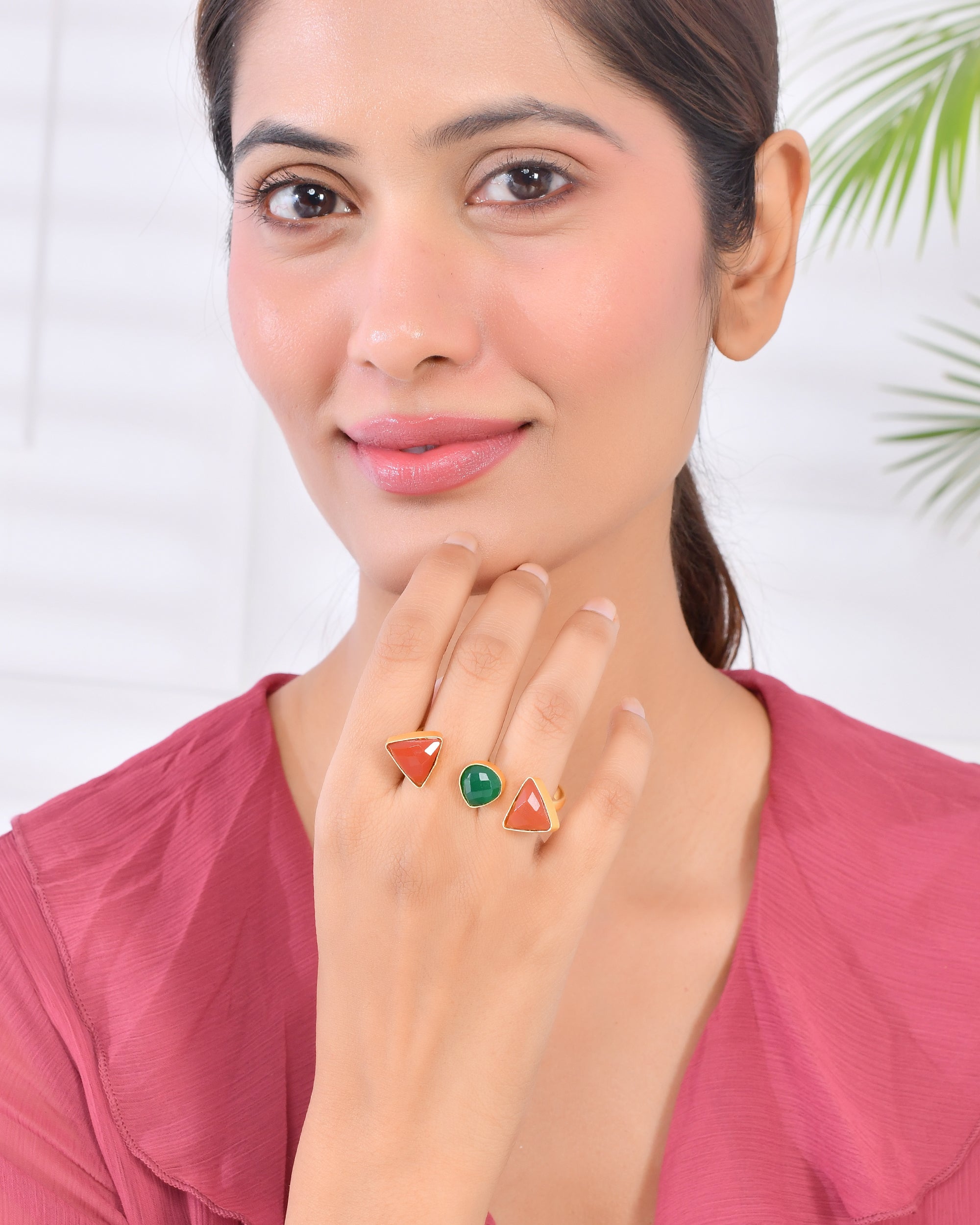 THREE COLLET TRIANGULAR RING